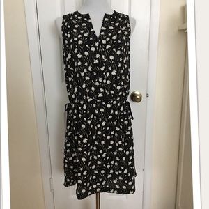 NWT Sleeveless black white tie-waist shirt dress